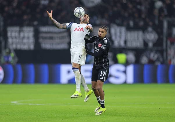 28 01 2026, Football UEFA Champions League, Eintracht Frankfurt Tottenham Hotspur, emonline, emspor, v l , Cristian Romero Tottenham Hotspur , Jean Matteo Bahoya Eintracht Frankfurt DFL DFB REGULATIONS PROHIBIT ANY USE OF PHOTOGRAPHS AS IMAGE SEQUENCES AND OR QUASI VIDEO xdcx Copyright: HMBxMedia Claus