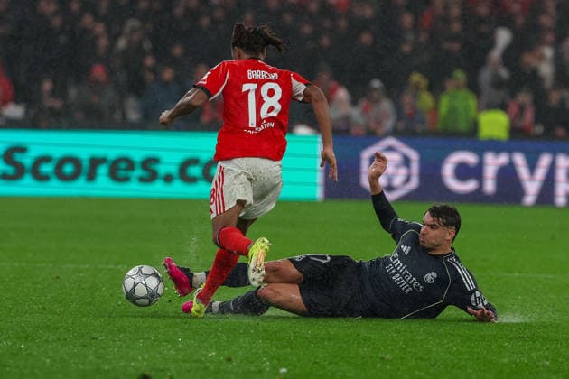 FBL UEFA Champions League 2025 26 SL Benfica Real Madrid Leandro Barreiro S L Benfica , Raul Asencio Real Madrid battles for the Ball during the UEFA Champions League 2025 26 League Phase MD8 match between Sport Lisboa e Benfica and Real Madrid at Estadio da Luz on Wednesday 28 January 2026 in Lisbon, Portugal Copyright: JoaquimxFerreira