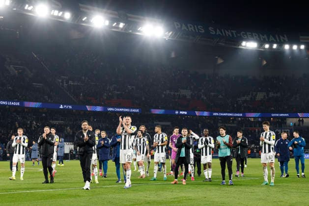 January 28, 2026, Paris, Paris, France: Players of NEWCASTLE UNITED pay tribute to supporters during the match of UEFA Champions League between Paris Saint Germain and New Castle United at Parc des Princes Stadium - on January 28 2025 Paris - France Paris France - ZUMAb253 20260128_zsp_b253_003 Copyright: xLoicxBaratouxx
