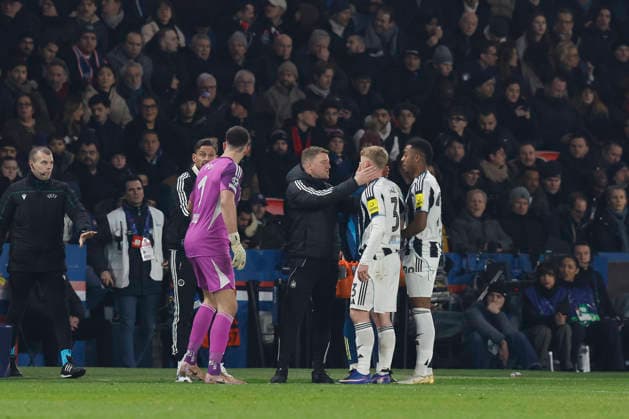 January 28, 2026, Paris, Paris, France: Eddie HOWE head coach of NEWCASTLE UNITED and Lewis HALL of NEWCASTLE UNITED during the match of UEFA Champions League between Paris Saint Germain and New Castle United at Parc des Princes Stadium - on January 28 2025 Paris - France Paris France - ZUMAb253 20260128_zsp_b253_012 Copyright: xLoicxBaratouxx
