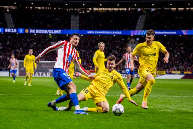 Atletico de Madrid v FK Bodo Glimt - UEFA Champions League 2025 26 League Phase MD8 Marc Pubill of Atletico de Madrid (L) is in action with the ball defended by Fredrik Bjorkan of FK Bodo Glimt (R) during the UEFA Champions League 2025 26 League Phase MD8 match between Atletico de Madrid and FK Bodo Glimt at Estadio Riyadh Air Metropolitano on January 28, 2026 in Madrid, Spain. Madrid Estadio Riyadh Air Metropolitano Madrid Spain Copyright: xAlbertoxGardinx AGardin_20260128_Foot_Cham_Atl_Mad_Bod_0797