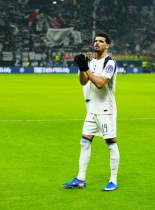 Dominic Solanke of Tottenham Hotspur applauds the fans at full time Eintracht Frankfurt v Tottenham Hotspur, UEFA Champions League, Group Stage, Football, Deutsche Bank Park, Frankfurt, Germany - 28 Jan 2026Frankfurt Deutsche Bank Park Germany EDITORIAL USE ONLY No use with unauthorised audio, video, data, fixture lists, club league logos or live services. Online in-match use limited to 120 images, no video emulation. No use in betting, games or single club league player publications. Copyright: xJavierxGarcia Shutterstockx 16429470bd