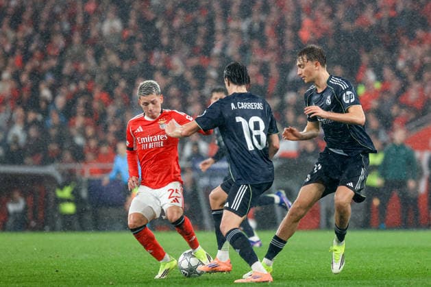 Estadio da Luz Gianluca Prestianni of SL Benfica battles for the ball with Ãlvaro Carreras of Real Madrid CF during the UEFA Champions League 2025 26 League Phase MD8 match between SL Benfica and Real Madrid C.F. at on January 28, 2026 in Lisbon, Portugal. UEFA Champions League 2025 26 League Phase MD8 - SL Benfica vs Rea Madrid CF (Valter Gouveia SPP)  Copyright: xValterxGouveia SPPx spp-en-VaGo-VG_L5931