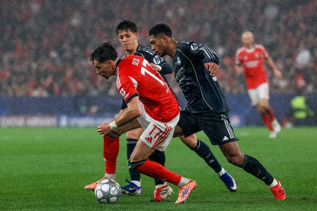 Estadio da Luz Amar Dedic of SL Benfica battles for the ball Jude Bellingham of Real Madrid CF during the UEFA Champions League 2025 26 League Phase MD8 match between SL Benfica and Real Madrid C.F. at on January 28, 2026 in Lisbon, Portugal. UEFA Champions League 2025 26 League Phase MD8 - SL Benfica vs Rea Madrid CF (Valter Gouveia SPP)  Copyright: xValterxGouveia SPPx spp-en-VaGo-VG_L5989