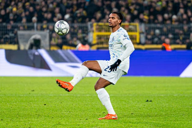 2026-01-28 Borussia Dortmund v FC Internazionale Milano - UEFA Champions League 2025 26 League Phase MD8 DORTMUND, GERMANY - JANUARY 28: Manuel Akanji of FC Internazionale Milano controls the ball during the UEFA Champions League 2025 26 League Phase MD8 match between Borussia Dortmund and FC Internazionale Milano at BVB Stadion Dortmund on January 28, 2026 in Dortmund, Germany. (Photo by Gabriel Calvino Alonso BSR Agency) Dortmund Germany Content not available for redistribution in The Netherlands directly or indirectly through any third parties. Copyright: xBSRxAgencyx