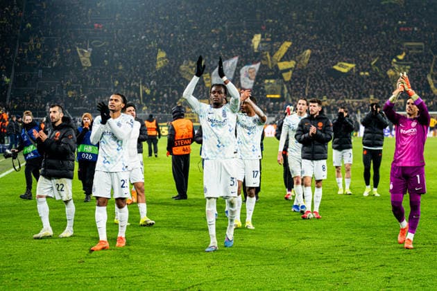 2026-01-28 Borussia Dortmund v FC Internazionale Milano - UEFA Champions League 2025 26 League Phase MD8 DORTMUND, GERMANY - JANUARY 28: Henrikh Mkhitaryan of FC Internazionale Milano, Manuel Akanji of FC Internazionale Milano, Andy Diouf of FC Internazionale Milano, Petar Sucic of FC Internazionale Milano, goalkeeper Yann Sommer of FC Internazionale Milano thank the fans after the UEFA Champions League 2025 26 League Phase MD8 match between Borussia Dortmund and FC Internazionale Milano at BVB Stadion Dortmund on January 28, 2026 in Dortmund, Germany. (Photo by Gabriel Calvino Alonso BSR Agency) Dortmund Germany Content not available for redistribution in The Netherlands directly or indirectly through any third parties. Copyright: xBSRxAgencyx
