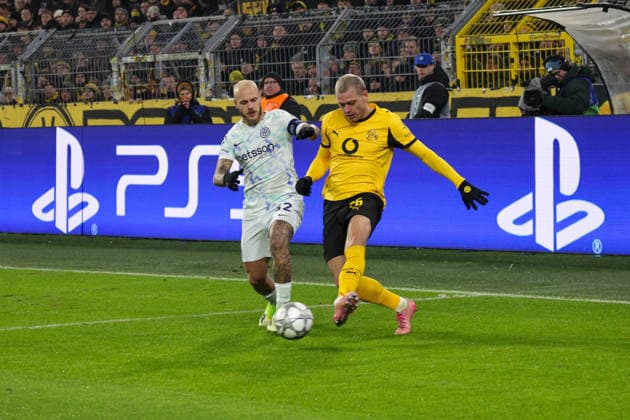 28 01 2026, xgrfx, Football UEFA Champions League , Borussia Dortmund Inter Milan v l Federico Dimarco Inter Milan , Julian Ryerson Borussia Dortmund DFL DFB REGULATIONS PROHIBIT ANY USE OF PHOTOGRAPHS as IMAGE SEQUENCES and or QUASI VIDEO Signal Iduna Park