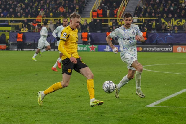 28 01 2026, xgrfx, Football UEFA Champions League , Borussia Dortmund Inter Milan v l Maximilian Beier Borussia Dortmund , Francesco Acerbi Inter Milan DFL DFB REGULATIONS PROHIBIT ANY USE OF PHOTOGRAPHS as IMAGE SEQUENCES and or QUASI VIDEO Signal Iduna Park