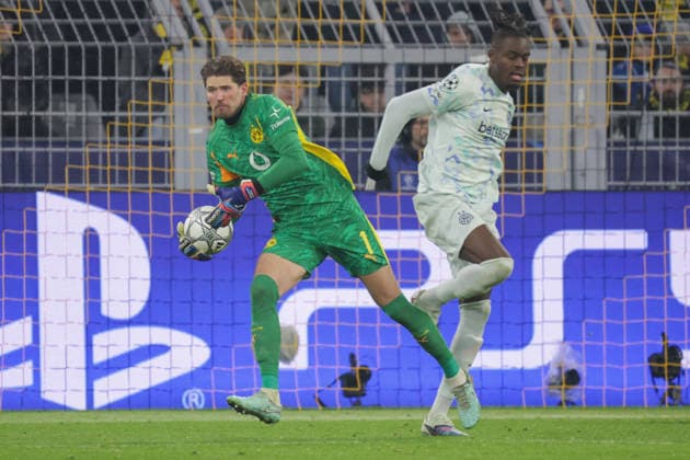 28 01 2026, xgrfx, Football UEFA Champions League , Borussia Dortmund Inter Milan v l Gregor Kobel Borussia Dortmund , Yann Bisseck Inter Milan DFL DFB REGULATIONS PROHIBIT ANY USE OF PHOTOGRAPHS as IMAGE SEQUENCES and or QUASI VIDEO Signal Iduna Park