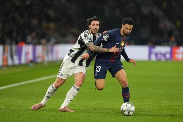 Sandro Tonali of Newcastle takes on Warren Zaire Emery of PSG Paris Saint-Germain v Newcastle United, UEFA Champions League, Group Stage, Football, Parc des Princes, Paris, France - 28 Jan 2026Paris Parc des Princes France EDITORIAL USE ONLY No use with unauthorised audio, video, data, fixture lists, club league logos or live services. Online in-match use limited to 120 images, no video emulation. No use in betting, games or single club league player publications. Copyright: xDavexWinter Shutterstockx 16429499gk