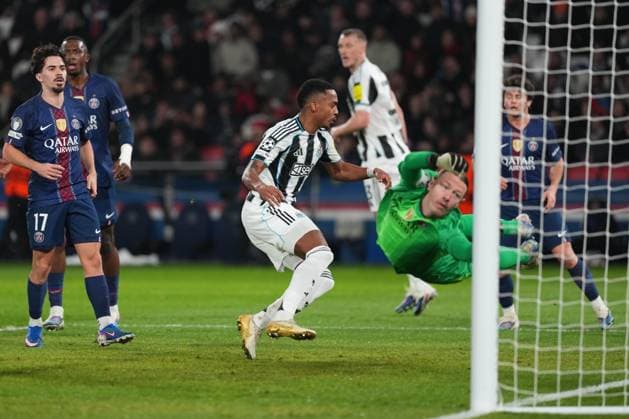 Joe Willock of Newcastle wheels away after scoring Paris Saint-Germain v Newcastle United, UEFA Champions League, Group Stage, Football, Parc des Princes, Paris, France - 28 Jan 2026Paris Parc des Princes France EDITORIAL USE ONLY No use with unauthorised audio, video, data, fixture lists, club league logos or live services. Online in-match use limited to 120 images, no video emulation. No use in betting, games or single club league player publications. Copyright: xDavexWinter Shutterstockx 16429499hl