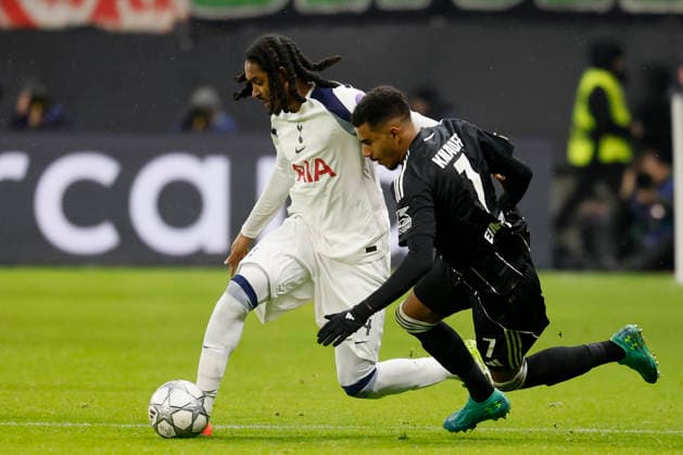 v l Djed Spence Tottenham Hotspur, 24 and Ansgar Knauff Eintracht Frankfurt, 7 ,, 28 01 2026, Soccer, Eintracht Frankfurt vs Tottenham Hotspur UEFA Champions League, GER, Frankfurt, Deutsche Bank Park Copyright: HMBxMedia xHeikoxBecker