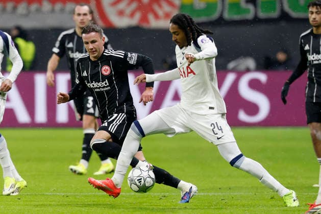 v l Mario Goetze Eintracht Frankfurt, 27 and Djed Spence Tottenham Hotspur, 24 , 28 01 2026, Soccer, Eintracht Frankfurt vs Tottenham Hotspur UEFA Champions League, GER, Frankfurt, Deutsche Bank Park Copyright: HMBxMedia xHeikoxBecker