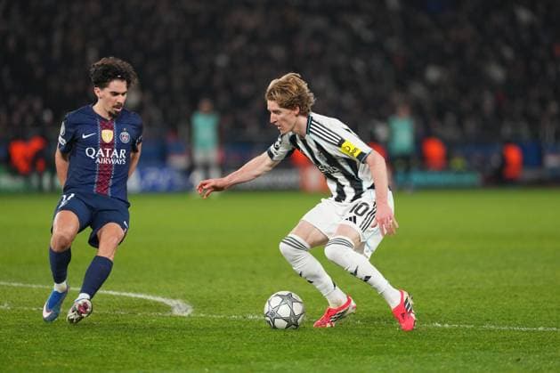 Anthony Gordon of Newcastle takes on Vitinha of PSG Paris Saint-Germain v Newcastle United, UEFA Champions League, Group Stage, Football, Parc des Princes, Paris, France - 28 Jan 2026Paris Parc des Princes France EDITORIAL USE ONLY No use with unauthorised audio, video, data, fixture lists, club league logos or live services. Online in-match use limited to 120 images, no video emulation. No use in betting, games or single club league player publications. Copyright: xDavexWinter Shutterstockx 16429499ix