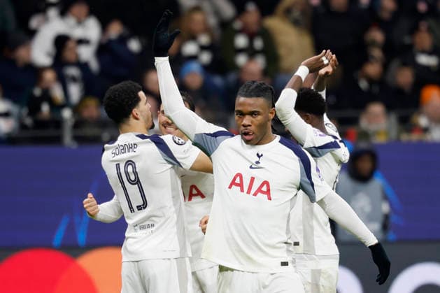 cheers after the goal to 0 2, cheering, cheering, cheering, cheers after the goal, cheering, celebrated, cheers, cheering, emotions 28 01 2026, Soccer, Eintracht Frankfurt vs Tottenham Hotspur UEFA Champions League, GER, Frankfurt, Deutsche Bank Park Copyright: HMBxMedia xHeikoxBecker