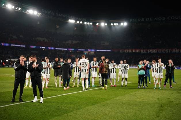 Newcastle manager Eddie Howe (far left) and his players applaud the traveling fans at the end of the match Paris Saint-Germain v Newcastle United, UEFA Champions League, Group Stage, Football, Parc des Princes, Paris, France - 28 Jan 2026Paris Parc des Princes France EDITORIAL USE ONLY No use with unauthorised audio, video, data, fixture lists, club league logos or live services. Online in-match use limited to 120 images, no video emulation. No use in betting, games or single club league player publications. Copyright: xDavexWinter Shutterstockx 16429499ki