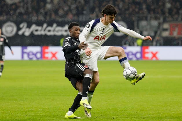 v l Aurlio Buta Eintracht Frankfurt, 24 and Archie Gray Tottenham Hotspur, 14 , 28 01 2026, Soccer, Eintracht Frankfurt vs Tottenham Hotspur UEFA Champions League, GER, Frankfurt, Deutsche Bank Park Copyright: HMBxMedia xHeikoxBecker