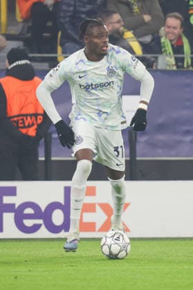 28 01 2026, xgrfx, Football UEFA Champions League , Borussia Dortmund Inter Milan v l Yann Bisseck Inter Milan DFL DFB REGULATIONS PROHIBIT ANY USE OF PHOTOGRAPHS as IMAGE SEQUENCES and or QUASI VIDEO Signal Iduna Park
