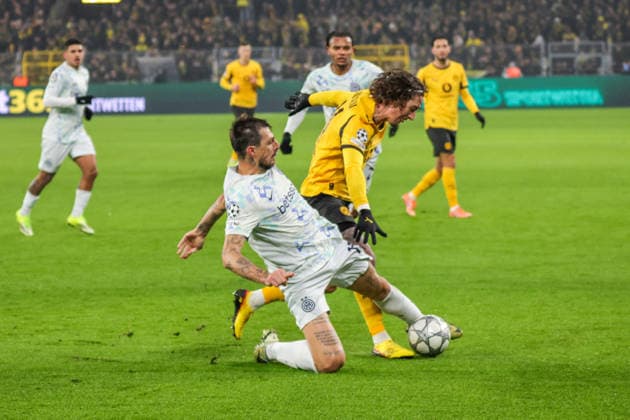 28 01 2026, xgrfx, Football UEFA Champions League , Borussia Dortmund Inter Milan v l Francesco Acerbi Inter Milan , Fabio Silva Borussia Dortmund DFL DFB REGULATIONS PROHIBIT ANY USE OF PHOTOGRAPHS as IMAGE SEQUENCES and or QUASI VIDEO Signal Iduna Park