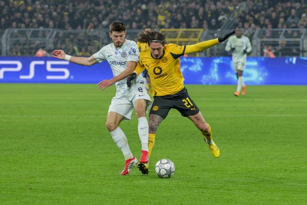 28 01 2026, xgrfx, Football UEFA Champions League , Borussia Dortmund Inter Milan v l Petar Sucic Inter Milan , Fabio Silva Borussia Dortmund DFL DFB REGULATIONS PROHIBIT ANY USE OF PHOTOGRAPHS as IMAGE SEQUENCES and or QUASI VIDEO Signal Iduna Park