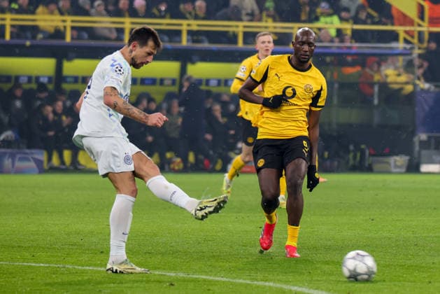 Dortmund, Germany January 28, 2026 Champions League 2025 2026 Borussia Dortmund vs Inter Milan Pictured from left Francesco Acerbi Inter and Serhou Guirassy BVB Signal Iduna Park Nordrhein Westfalen Copyright: xFotostandx xFantinix