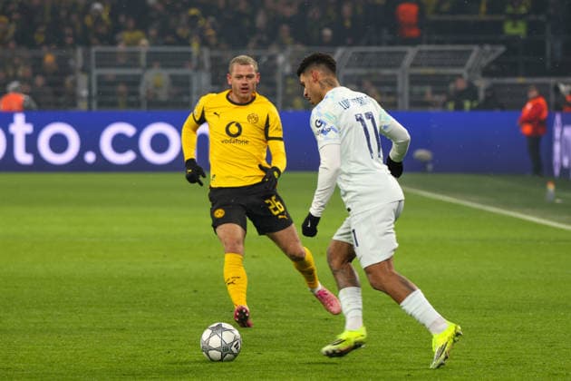 Dortmund, Germany January 28, 2026 Champions League 2025 2026 Borussia Dortmund vs Inter Milan In the picture from left in the duel Julian Ryerson BVB and Luis Henrique Inter Signal Iduna Park Nordrhein Westfalen Copyright: xFotostandx xFantinix