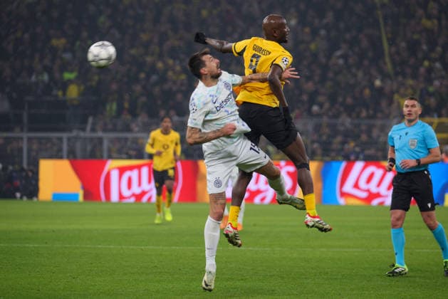 Dortmund, Germany January 28, 2026 Champions League 2025 2026 Borussia Dortmund vs Inter Milan In the picture from left in the duel Francesco Inter and Serhou Guirassy BVB Signal Iduna Park Nordrhein Westfalen Copyright: xFotostandx xFantinix