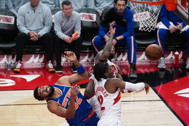 New York Knicks vs Toronto Raptors TORONTO, CANADA - JANUARY 28 : Karl-Anthony Towns (32) of New York Knicks in action against Colin Murray-Boyles (12) and Brandon Ingram (3) of Toronto Raptors during the NBA, Basketball Herren, USA basketball game between New York Knicks and Toronto Raptors at the Scotiabank Arena on January 28, 2026 in Toronto, Ontario, Canada. Mert Alper Dervis Anadolu Ontario Canada. Editorial use only. Please get in touch for any other usage.  Copyright: x2026xAnadoluxMertxAlperxDervisx