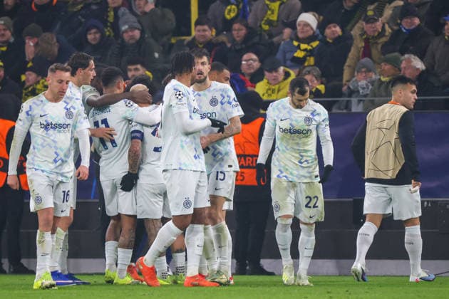 Dortmund, Germany January 28, 2026 Champions League 2025 2026 Borussia Dortmund vs Inter Milan In the picture goal scorer Federico Dimarco Inter , hidden in the picture, scores the goal for Milan 1 0 and cheers with his teammates Signal Iduna Park Nordrhein Westfalen Copyright: xFotostandx xFantinix
