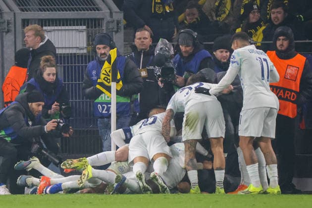 Dortmund, Germany January 28, 2026 Champions League 2025 2026 Borussia Dortmund vs Inter Milan In the picture scorer Andy Diouf Inter , hidden in the picture, scores the goal to make it 2 0 for Inter Milan and cheers with his teammates Signal Iduna Park Nordrhein Westfalen Copyright: xFotostandx xFantinix