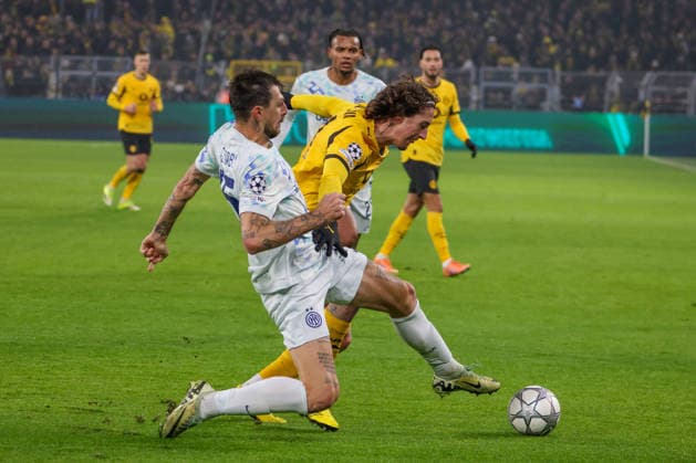 Dortmund, Germany January 28, 2026 Champions League 2025 2026 Borussia Dortmund vs Inter Milan In the picture from left in the duel Francesco Acerbi Inter and Fabio Silva BVB Signal Iduna Park Nordrhein Westfalen Copyright: xFotostandx xFantinix