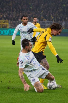 Dortmund, Germany January 28, 2026 Champions League 2025 2026 Borussia Dortmund vs Inter Milan In the picture from left in the duel Francesco Acerbi Inter and Fabio Silva BVB Signal Iduna Park Nordrhein Westfalen Copyright: xFotostandx xFantinix
