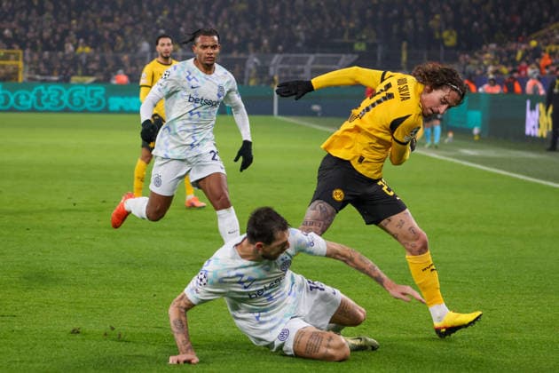 Dortmund, Germany January 28, 2026 Champions League 2025 2026 Borussia Dortmund vs Inter Milan In the picture from left in the duel Francesco Acerbi Inter and Fabio Silva BVB Signal Iduna Park Nordrhein Westfalen Copyright: xFotostandx xFantinix