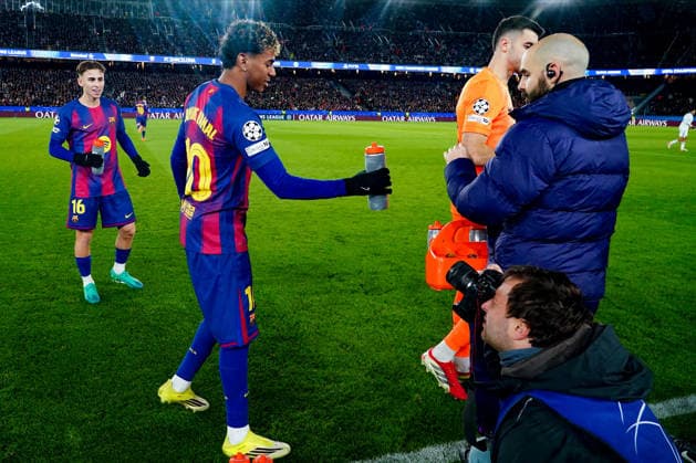 ESP: FC Barcelona, Barca v FC Copenhaguet. UEFA Champions League. Matchday 8. A photographer takes a photo Lamine Yamal of FC Barcelona before the kick-off during the UEFA Champions League match, match day 8, between FC Barcelona and FC Copenhague, Spotify Camp Nou Stadium on January 28, 2026 in Barcelona, Spain. kpng Copyright: xBaguxBlancox xPRESSINx PS_260128_BAR_COP_2526_503