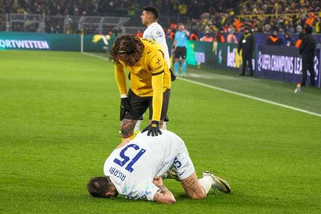 Dortmund, Germany January 28, 2026 Champions League 2025 2026 Borussia Dortmund vs Inter Milan In the picture from left Francesco Acerbi Inter injured in a duel with Fabio Silva BVB Signal Iduna Park North Rhine-Westphalia Copyright: xFotostandx xFantinix