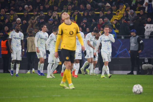 Dortmund, Germany January 28, 2026 Champions League 2025 2026 Borussia Dortmund vs Inter Milan In the picture goal scorer Federico Dimarco Inter , hidden in the picture, scores the goal to 1 0 for Milan and cheers with his teammates, in front Nico Schlotterbeck BVB unhappy on the pitch Signal Iduna Park North Rhine-Westphalia Copyright: xFotostandx xFantinix