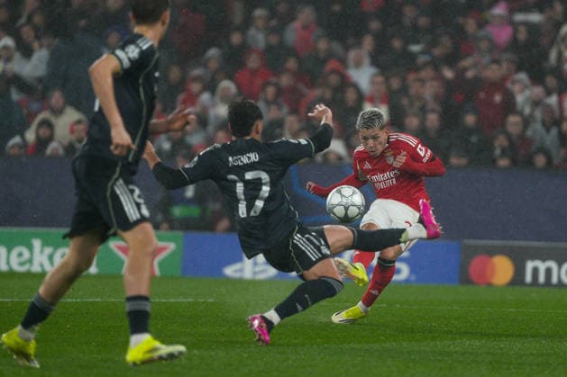 January 28, 2026, Lisbon, Portugal: Dean Huijsen, Raul Asencio of Real Madrid CF (C) and Gianluca Prestianni of SL Benfica seen in action during UEFA Champions League 2025 26 League phase Matchday 8 between SL Benfica and Real Madrid CF at Estadio da Luz. Final score SL Benfica 4 : 2 Real Madrid CF Lisbon Portugal - ZUMAs197 20260128_aaa_s197_444 Copyright: xBrunoxdexCarvalhox