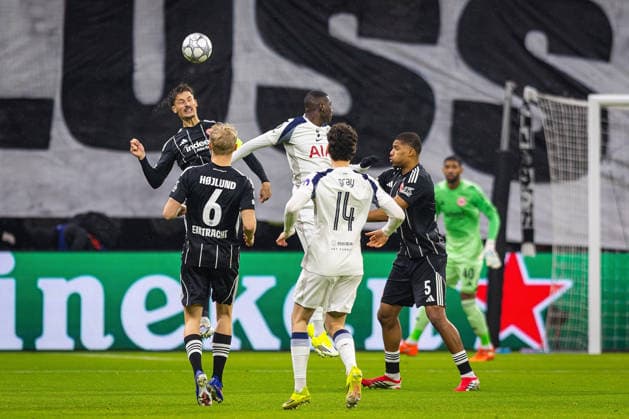 28 01 2026, xovx, Football UEFA Champions League, Eintracht Frankfurt Tottenham Hotspur v l Robin Koch Eintracht Frankfurt , Oscar Hojlund Eintracht Frankfurt , Randal Kolo Muani Tottenham Hotspur , Archie Gray Tottenham Hotspur , Aurele Amenda Eintracht Frankfurt DFL DFB REGULATIONS PROHIBIT ANY USE OF PHOTOGRAPHS as IMAGE SEQUENCES and or QUASI VIDEO emspor Frankfurt am Main
