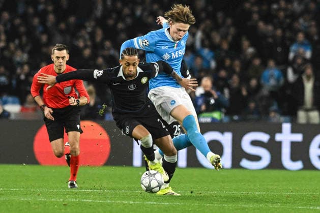 CALCIO - UEFA Champions League - SSC Napoli vs Chelsea FC Joao Pedro of Chelsea FC competes for the ball with Scott McTominay of SSC Napoli during the Uefa Champions League between SSC Napoli vs Chelsea FC :Agostino Gemito PA Naples Italy  Copyright: xIPAxSport ABACAx