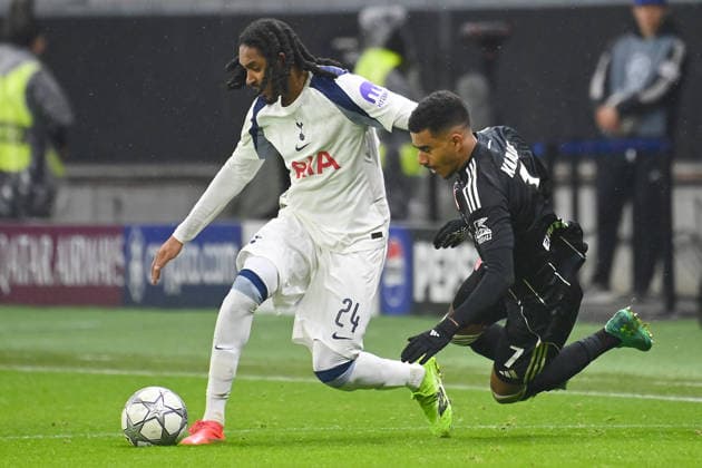 Djed SPENCE Tottenham , action,duel against Ansgar KNAUFF Eintracht Frankfurt Football Champions League,season 2025 26, league phase Eintracht Frankfurt Tottenham Hotspur 0 2 on 28 01 2026, D E U T S C H E B A N K P A R K