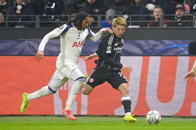 Ritsu DOAN Eintracht Frankfurt , action,duel against Djed SPENCE Tottenham Football Champions League,season 2025 26, league phase Eintracht Frankfurt Tottenham Hotspur 0 2 on 28 01 2026, D E U T S C H E B A N K P A R K