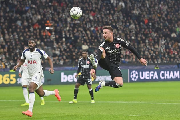 Mario GOETZE Eintracht Frankfurt ,Action, li Kevin DANSO Tottenham Football Champions League,Season 2025 26, League phase Eintracht Frankfurt Tottenham Hotspur 0 2 on 28 01 2026, D E U T S C H E B A N K P A R K