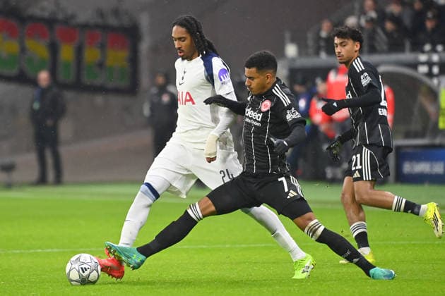Djed SPENCE Tottenham , action,duel against Ansgar KNAUFF Eintracht Frankfurt Football Champions League,season 2025 26, league phase Eintracht Frankfurt Tottenham Hotspur 0 2 on 28 01 2026, D E U T S C H E B A N K P A R K