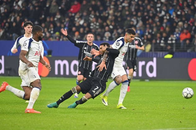 Ansgar KNAUFF Eintracht Frankfurt , action,duel against Cristian ROMERO Tottenham Football Champions League,season 2025 26, league phase Eintracht Frankfurt Tottenham Hotspur 0 2 on 28 01 2026, D E U T S C H E B A N K P A R K