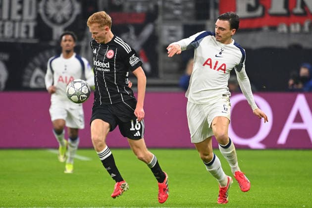 Hugo LARSSON Eintracht Frankfurt , action,duel against Joao PALHINHA Tottenham Football Champions League,season 2025 26, league phase Eintracht Frankfurt Tottenham Hotspur 0 2 on 28 01 2026, D E U T S C H E B A N K P A R K