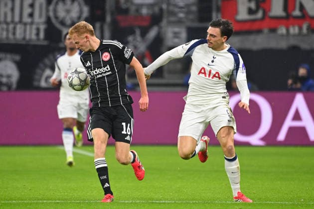 Hugo LARSSON Eintracht Frankfurt , action,duel against Joao PALHINHA Tottenham Football Champions League,season 2025 26, league phase Eintracht Frankfurt Tottenham Hotspur 0 2 on 28 01 2026, D E U T S C H E B A N K P A R K