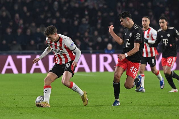 28 01 2026, xjrdrx, Football UEFA Champions League, PSV Eindhoven FC Bayern Muenchen v l Esmir Bajraktarevic PSV Eindhoven Aleksandar Pavlovic FC Bayern Muenchen Zweikampf, Aktion, action, battle for the ball DFL DFB REGULATIONS PROHIBIT ANY USE OF PHOTOGRAPHS as IMAGE SEQUENCES and or QUASI VIDEO Eindhoven