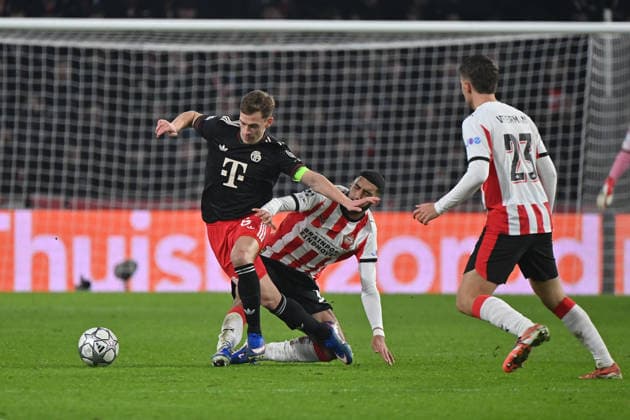 28 01 2026, xjrdrx, Football UEFA Champions League, PSV Eindhoven FC Bayern Muenchen v l Joshua Kimmich FC Bayern Muenchen Ismael Saibari PSV Eindhoven duel, action, action, battle for the ball DFL DFB REGULATIONS PROHIBIT ANY USE OF PHOTOGRAPHS as IMAGE SEQUENCES and or QUASI VIDEO Eindhoven