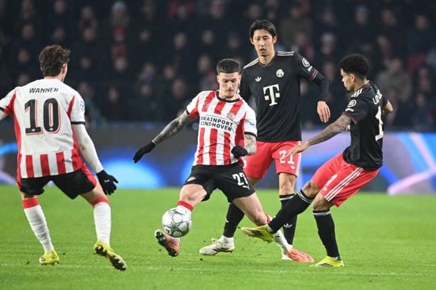 v l Paul WANNER PSV , Dennis MAN PSV , Hiroki ITO M , LUIS DIAZ M Action, duel, PSV Eindhoven PSV FC Bayern Muenchen M 1 2 Football Champions League, Matchday 8, matchday8, on 28 01 2026 at Philips Stadion Eindhoven Netherlands UEFA regulations prohibit any use of photographs as image sequences and or quasi video Â