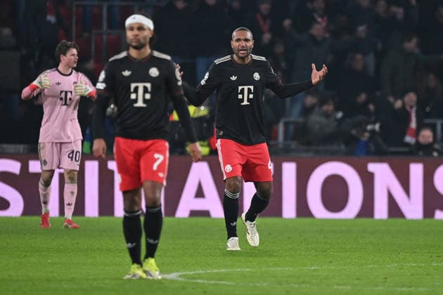 28 01 2026, xjrdrx, Football UEFA Champions League, PSV Eindhoven FC Bayern Muenchen v l Jonathan Tah FC Bayern Muenchen gives instructions, gesticulates, gesticulate with arms gives instructions, gesticulate DFL DFB REGULATIONS PROHIBIT ANY USE OF PHOTOGRAPHS as IMAGE SEQUENCES and or QUASI VIDEO Eindhoven